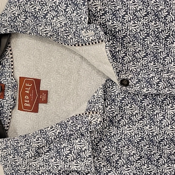 Men's XL button-down shirt size XL. - Picture 2 of 5